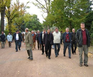 Schön, dass so viele Fernschachspieler aus aller Welt sich auf den Weg machten, dem Grab in Dresden einen Besuch abzustatten.