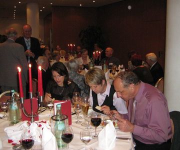 Auch unserem ehemaligen Europa-Meister und ICCF-ELO-Auswerter Gerhard Binder und Ehefrau Elisabeth schmeckt es gut.