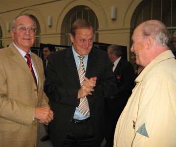 Bürgermeister Lehmann begrüßt zunächst die beiden ehemaligen deutschen  Weltmeister. V.l.n.r. Dr. Fritz Baumbach, Bürgermeister Lehmann, Horst Rittner