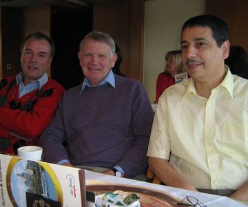 An Bord: GM Richard Hall (England), Alan Borwell und Med Samraoui
