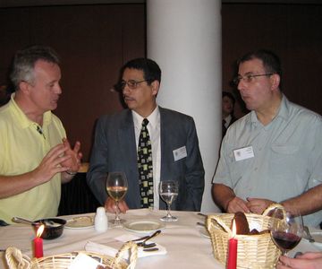 Eric Ruch aus Frankreich (ICCF-Titelvergabe), Med Samraoui aus Algerien/Deutschland (ICCF-Präsident) und Frank Geider aus Frankreich (Welt-Turnierdirektor) v.l.n.r.