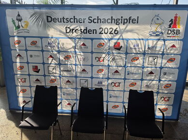 Messewand neben der Bühne