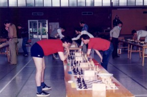 Turniersimultan, links Albert Steiger, rechts Michael Glinzk