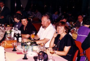 Festabend, rechts Martha Engelhardt, daneben Helmuth und Hedy Metschan