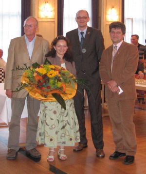 WGM Kachiani-Gersinska und Klaus-Jörg Lais mit Dr. Fritz Baumbach (links)